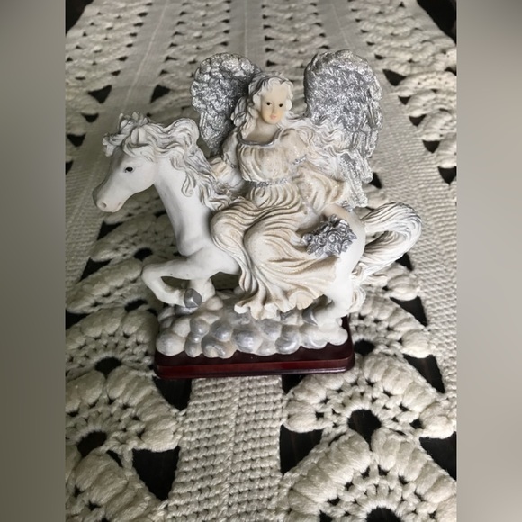 Vintage Guardian Angel Sculpture Decor Stunning Glitter Wings - Picture 9 of 14